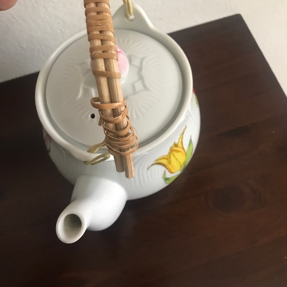 🌷 Tulip Time -Tea Pot - Picture 5 of 6